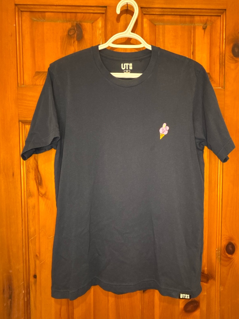 Uniqlo x BT21 Navy T-Shirt Size M
